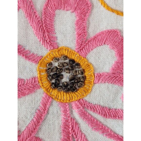 Estate Vintage Hand Embroidered Table Runner Cottagecore Floral Scalloped Edge - Picture 4 of 12